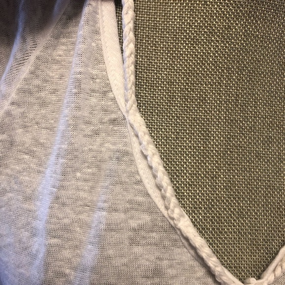 💲🔻 MOON & MEADOW LINEN COLD SHOULDER TOP - Picture 4 of 6